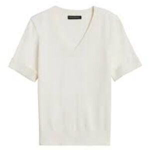 Banana Republic Cream V-Neck Sweater